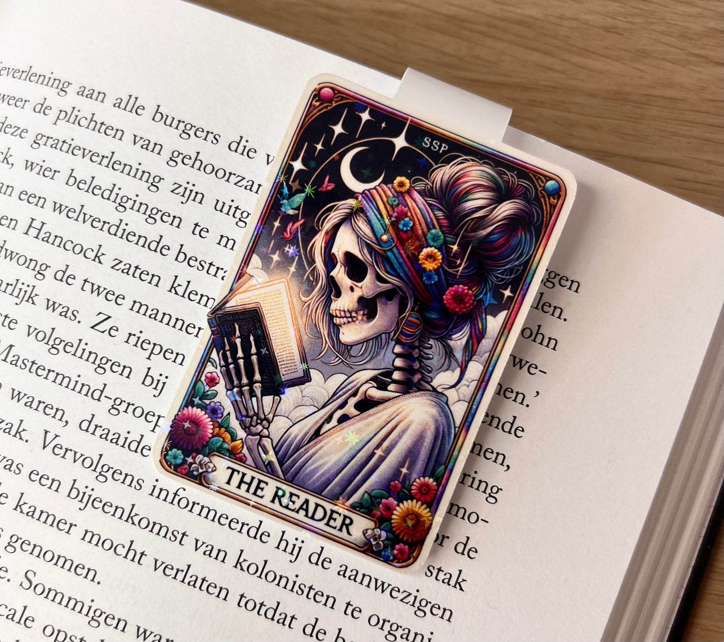 Magnetic bookmark the reader.