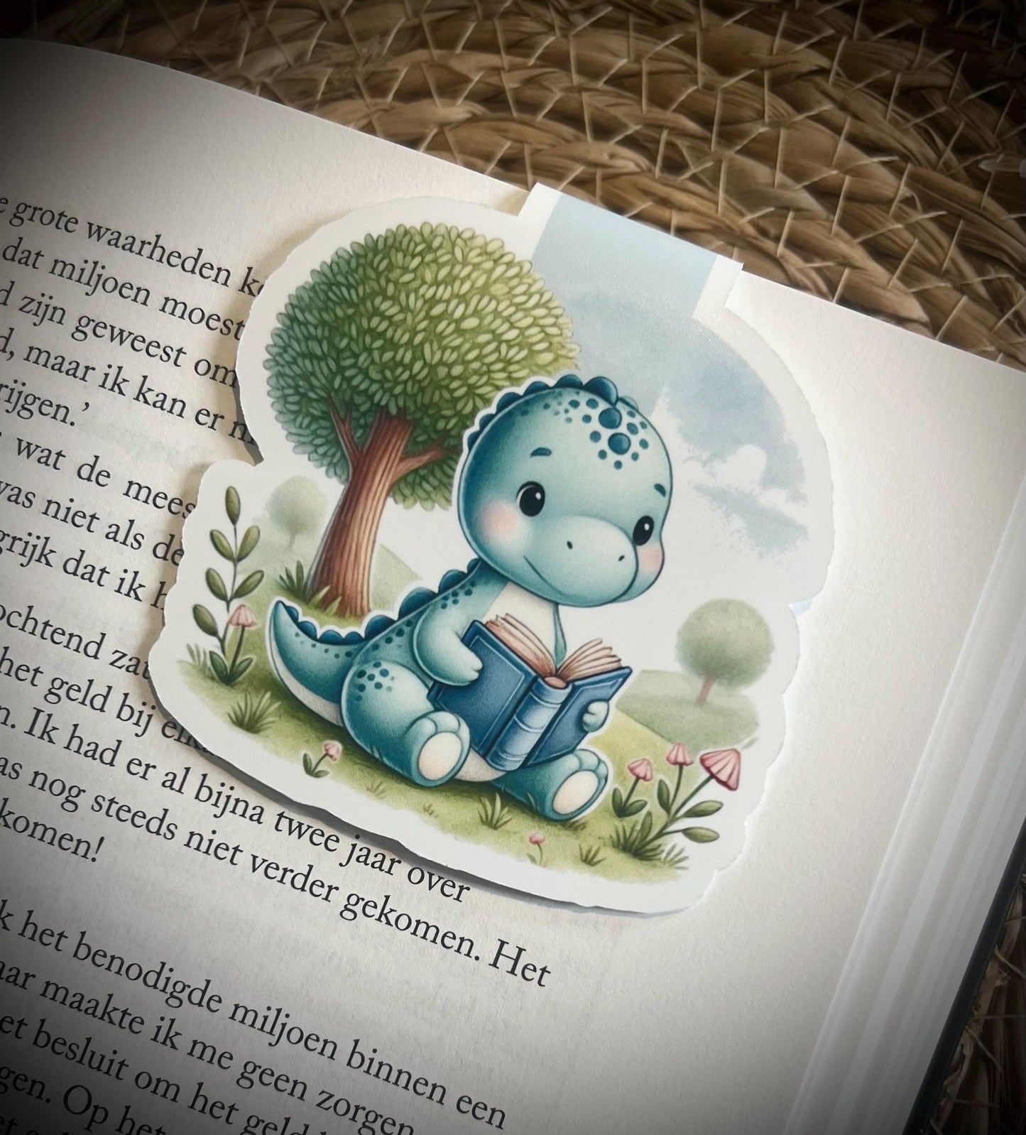 Magnetic bookmark dino