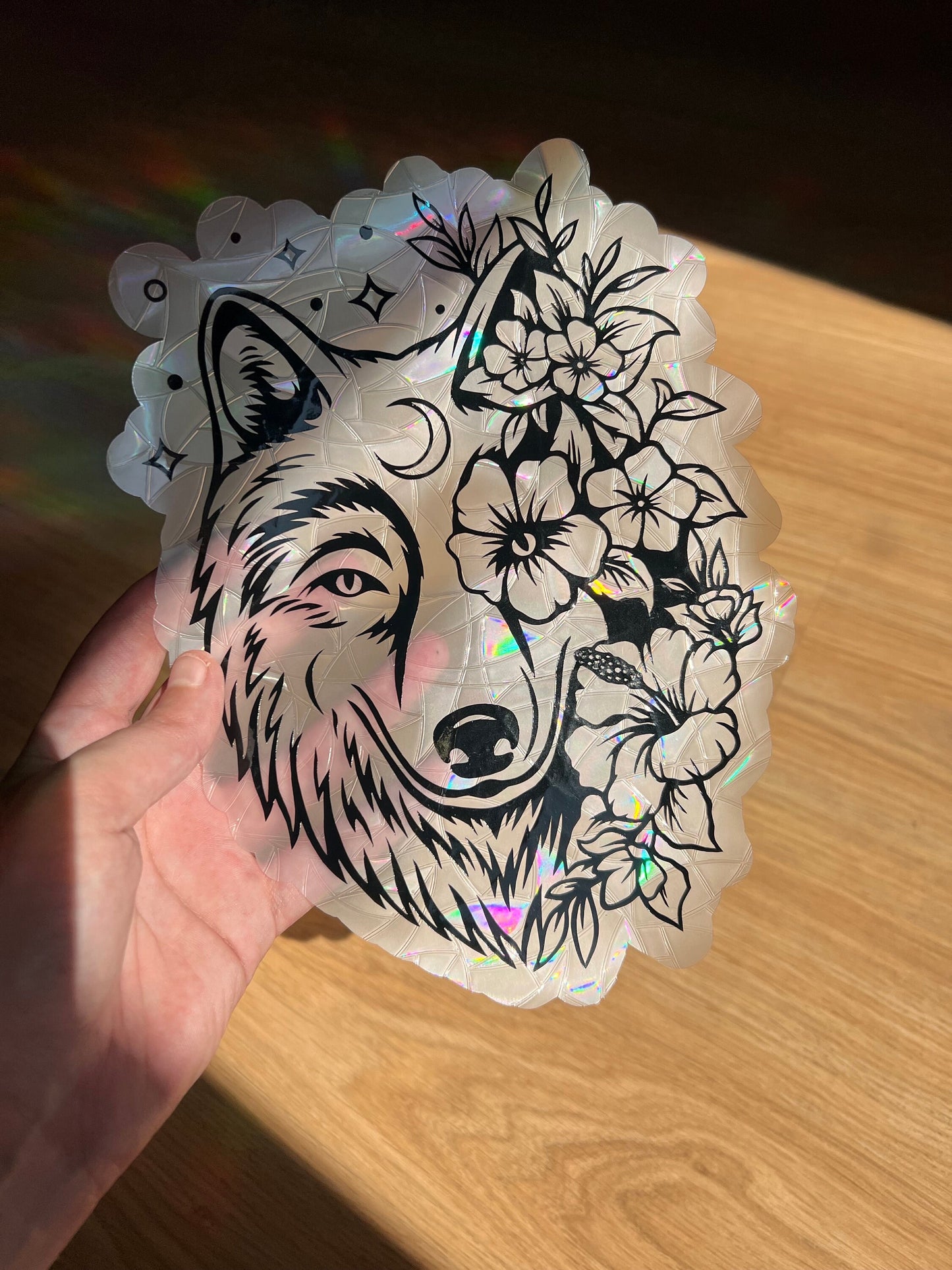 Moon wolf suncatcher statisch sticker. Regenboog sticker.