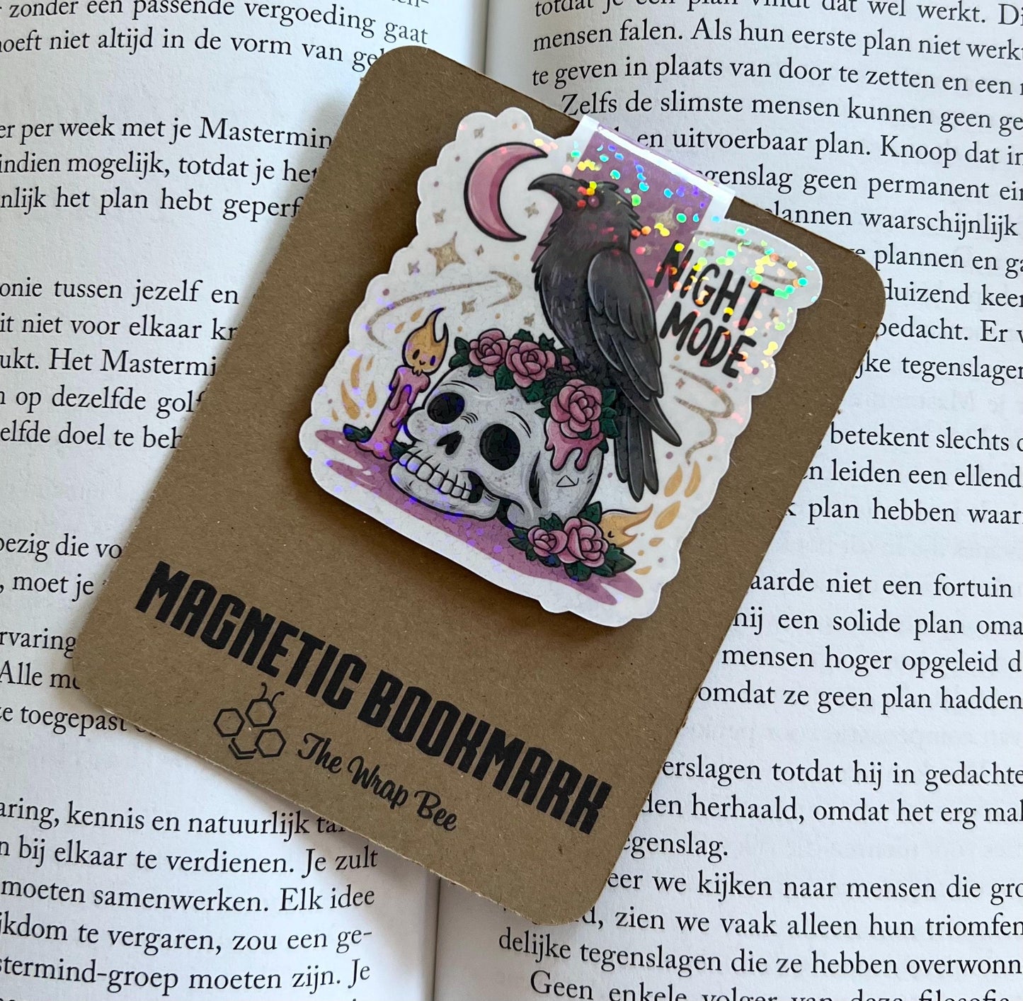 Magnetic bookmark night mode