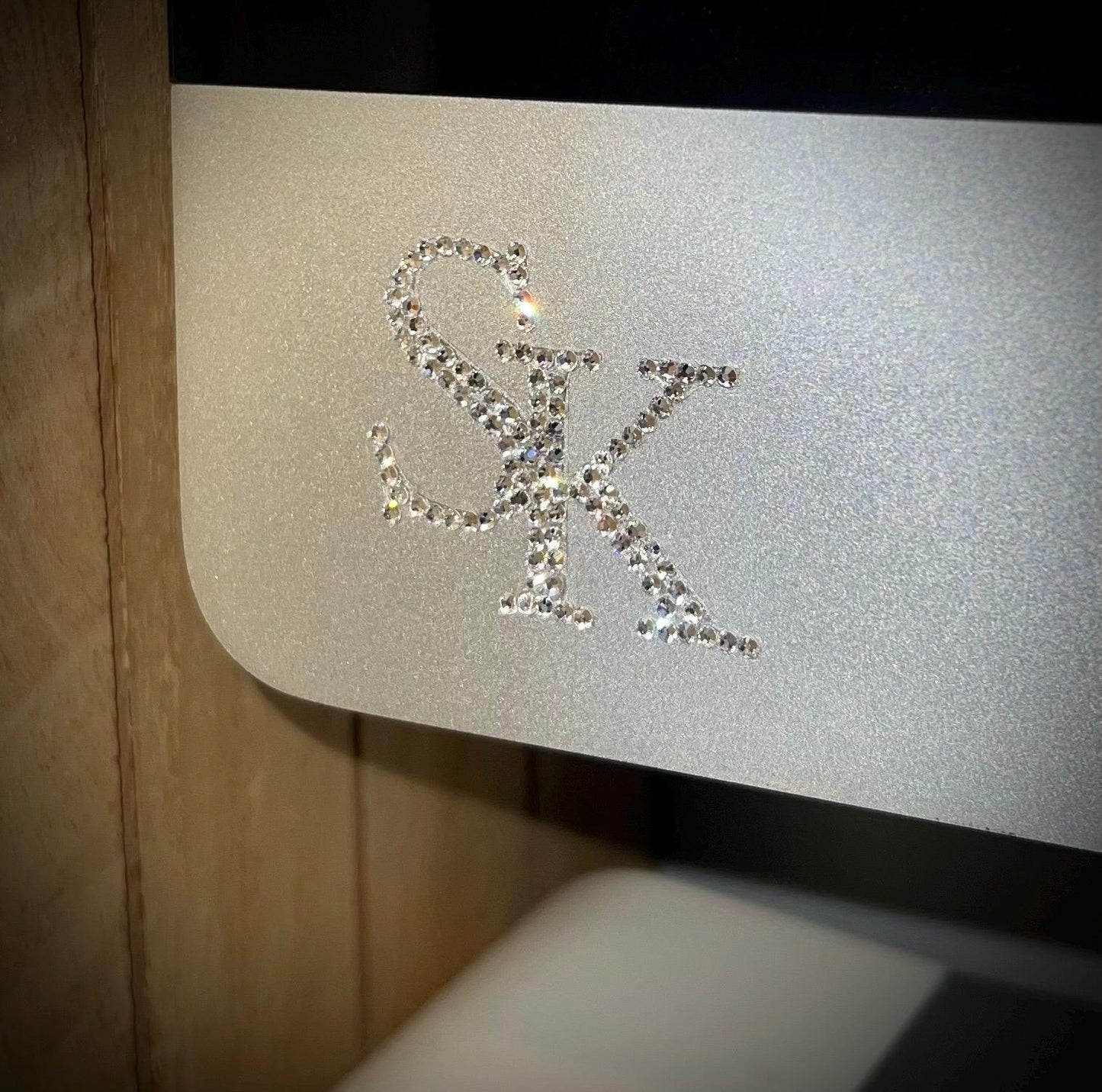Handgemaakte initialen name Strass Sticker / decal met Preciosa crystal– Personaliseer je Laptop, Spiegel of Auto Interieur!