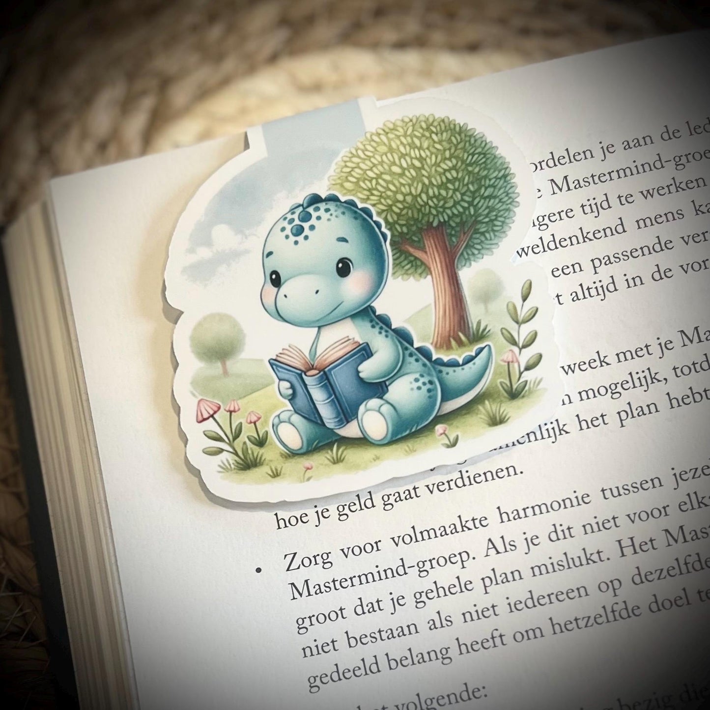 Magnetic bookmark dino
