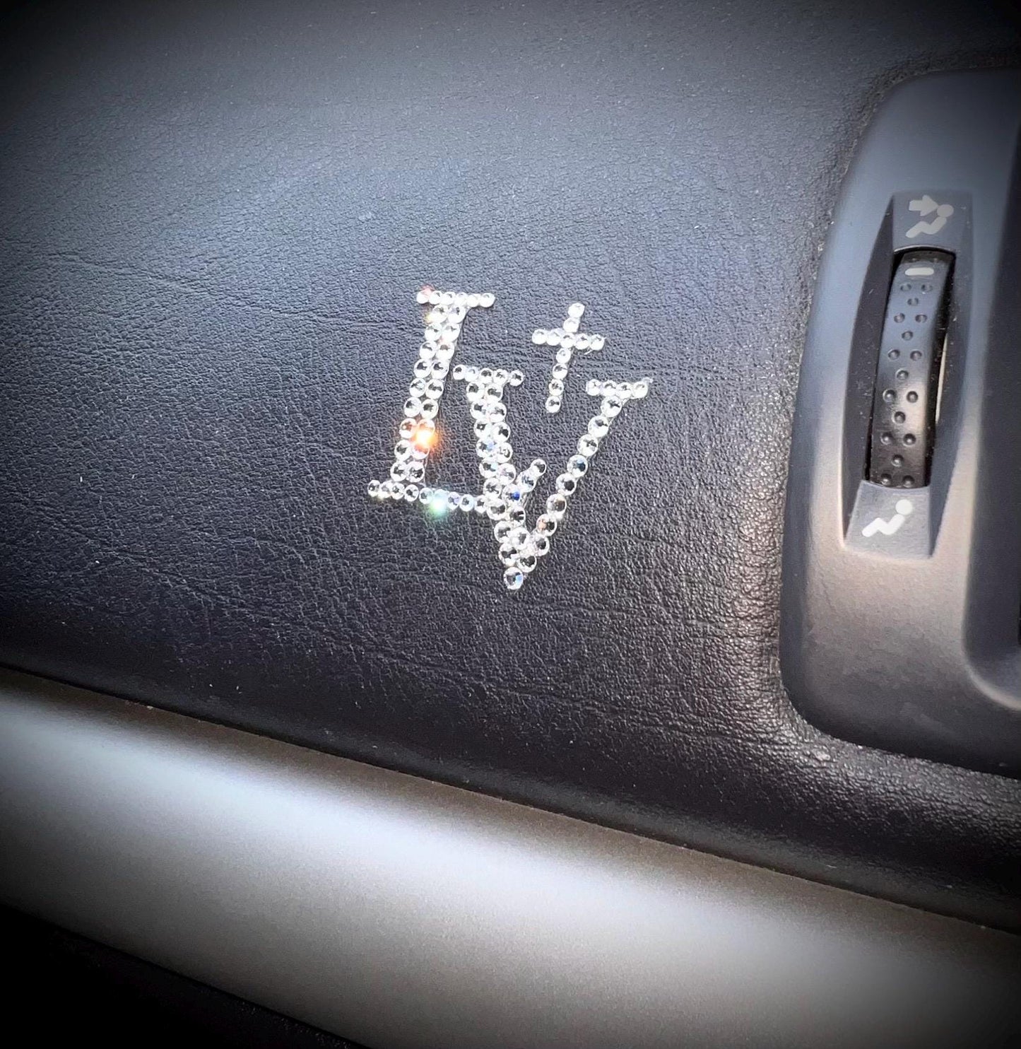 Handgemaakte initialen name Strass Sticker / decal met Preciosa crystal– Personaliseer je Laptop, Spiegel of Auto Interieur!