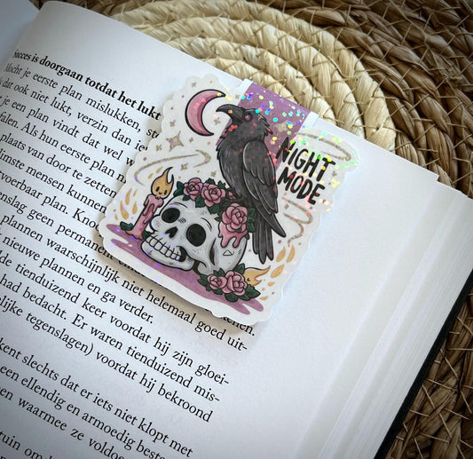 Magnetic bookmark night mode